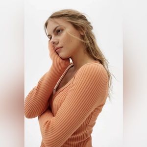 UO Urban Outfitters BDG Meryl Orange Ribbed Snap Front Sweater Top Large NWOT